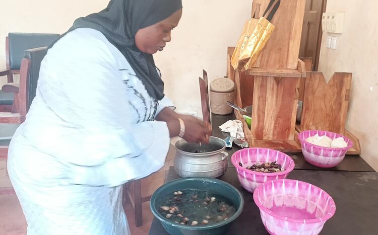 Causerie sur la préparation et la consommation d’Okoto en milieu Nagot.